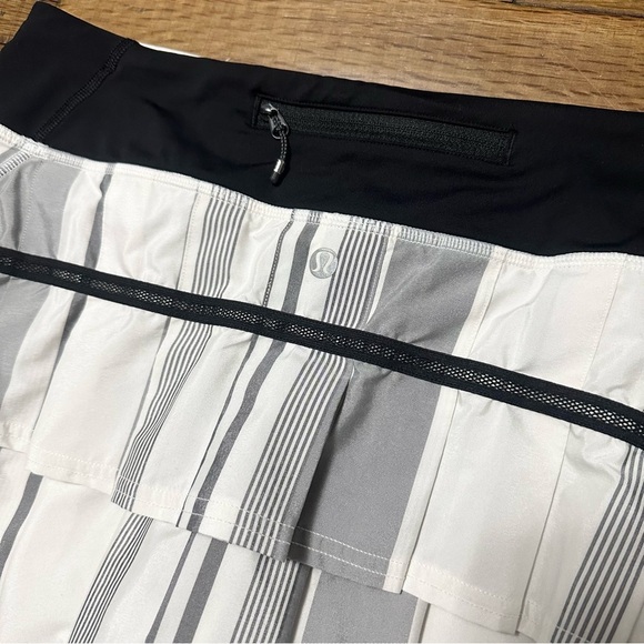 LULULEMON Pace Setter Skirt Spandex Shorts Black White Gray Vertical Stripe 6 - Picture 4 of 6